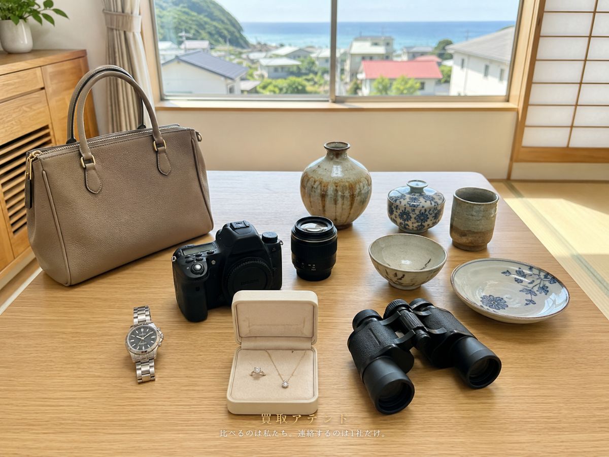 神津島村で出張買取を相談できる主な品物 神津島村で出張買取を相談できる時計やカメラやジュエリーなどの品物イメージ