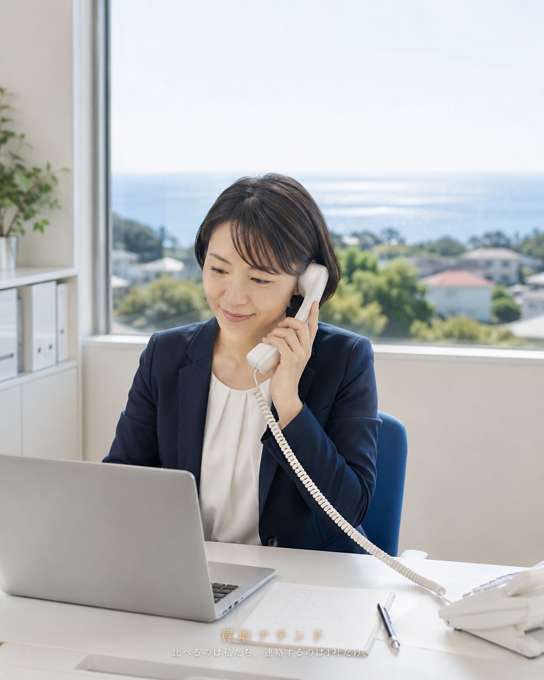 大島町の出張買取相談を電話確認する日本人スタッフ 日本人スタッフが大島町の出張買取相談内容を電話で確認しているイメージ